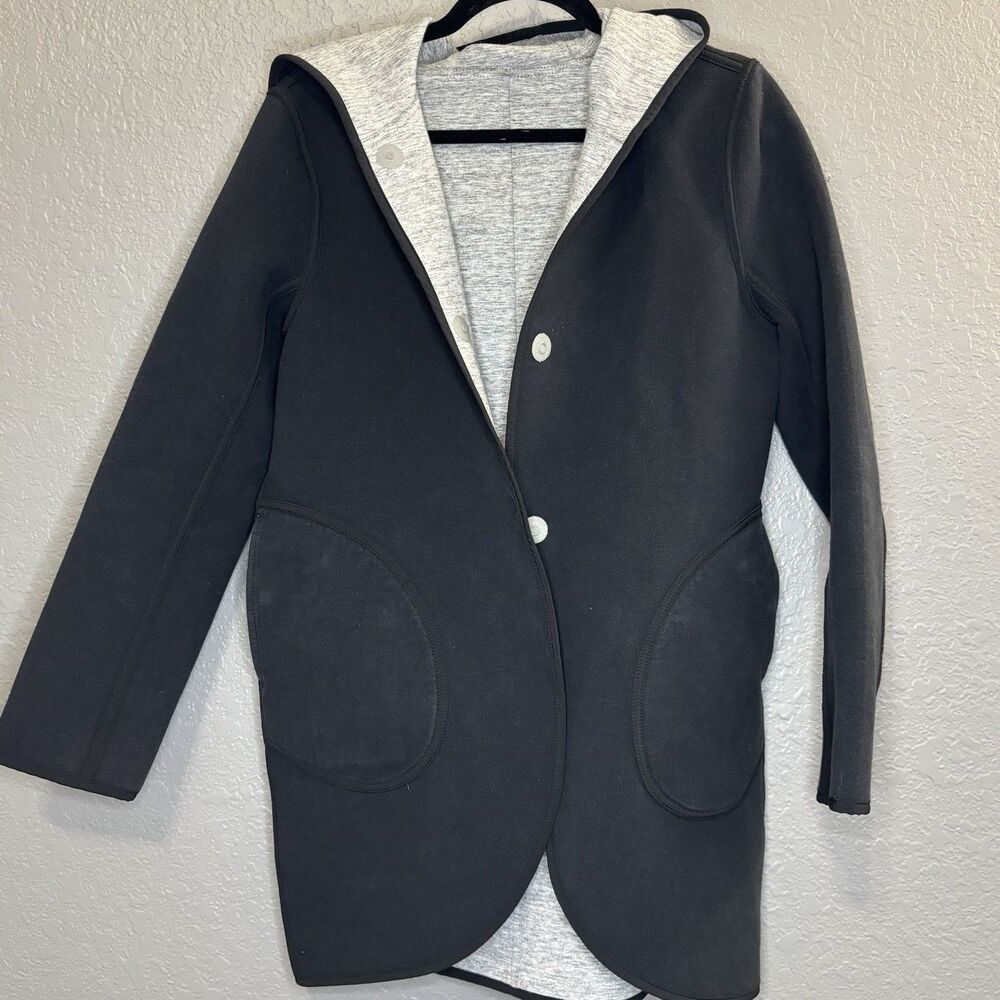 LULULEMON Womens Small Reversible Hidden Snap Gray & Black Hooded Wrap Jacket